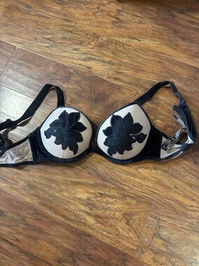Victoria's Secret Black and Cream Floral Appliqué Push-Up Bra